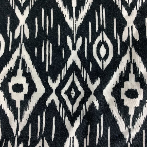 Old Navy 6 Shorts Black White Pattern Casual Preppy - Picture 5 of 5